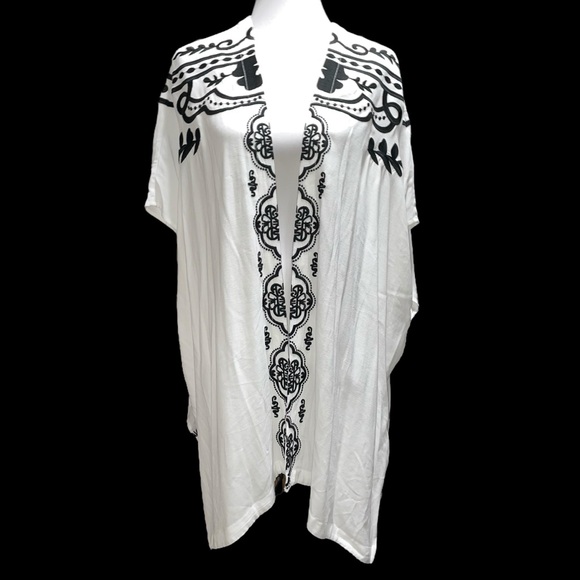 Chico’s Gorgeous Black & White Embroidered Ruana Cover-Up / Jacket - Picture 6 of 9
